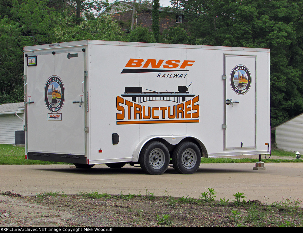 BNSF MofW trailer